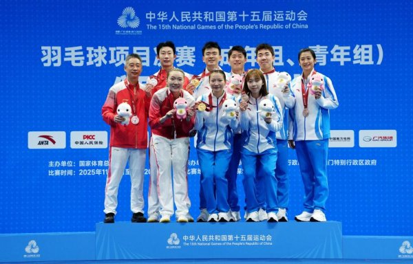 雅念念组合管事生存告别战 十五运会羽毛球混双摘金