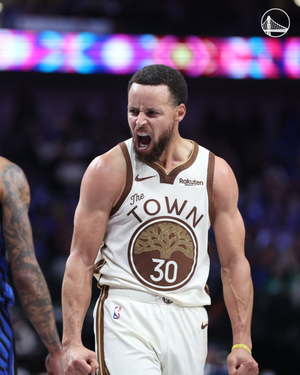 乐鱼体育下载 库里38分勇士不敌独行侠2连败，马绍尔30分7板9助弗拉格21分11板