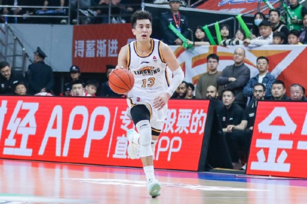 乐鱼体育app 郭艾伦：没想过会离开 经纪人都是临时找的